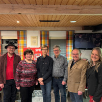 Christian Engelhardt Ortsverein Geroldsgrün, 3. Bürgermeisterin Silke Horn, Bundestagskandidat Jonas Eckstein, Altbürgermeister Helmut Oelschlegel, Altbürgermeister Helmut Hagen und stv. Vorsitzende Kreisverband Hof Mirjam Drechsel